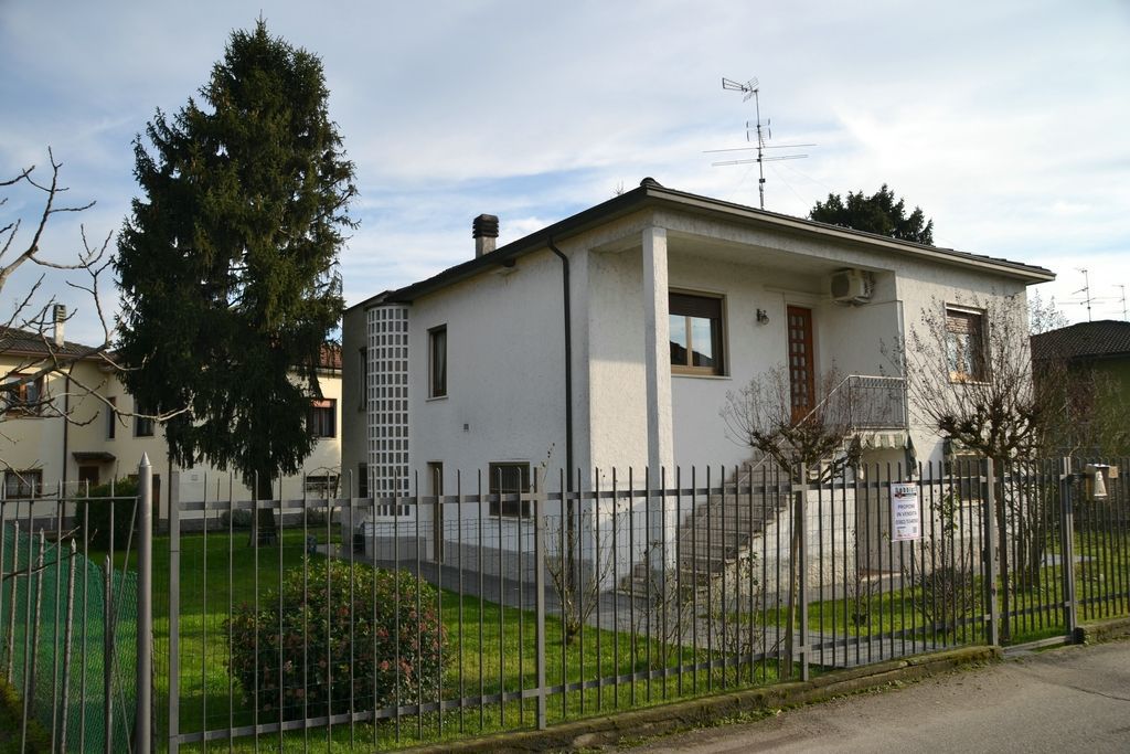 Villa singola da riattare a San Martino Siccomario